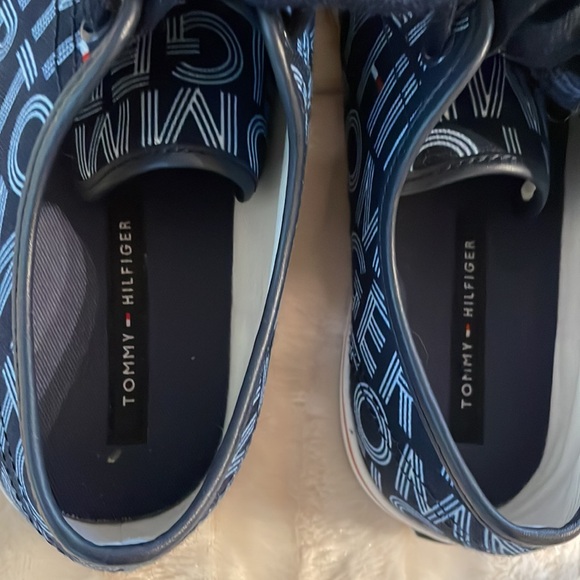 Tommy Hilfiger lace up sneakers - Picture 2 of 8